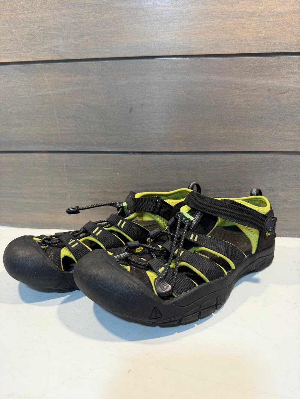 Keen Mens Newport H2 Sandal Black Green Size 6 Outdoor Washable